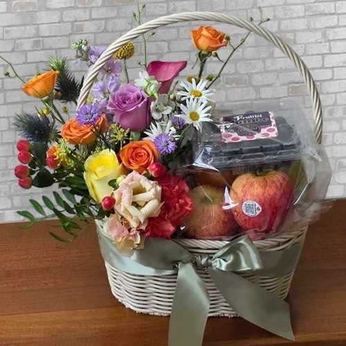 Fresh Floral Fruit Harmony